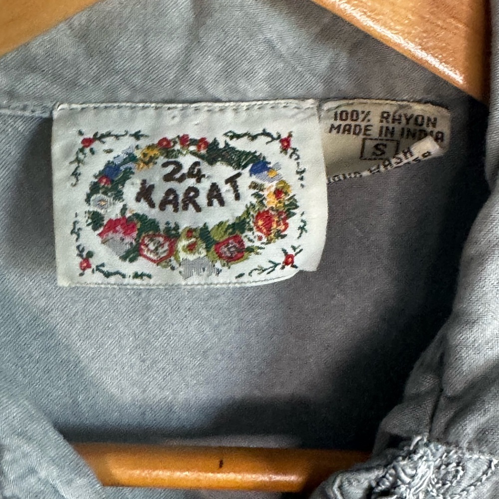 24 Karat Women’s Blouse Grey Vintage 90s Y2K Sleeveless Embellished Size S EUC - Picture 3 of 10